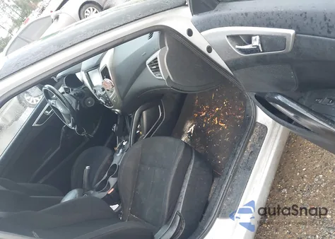 2017 Hyundai Veloster z USA, uszkodzony, nr VIN KMHTC6AD0HU305071